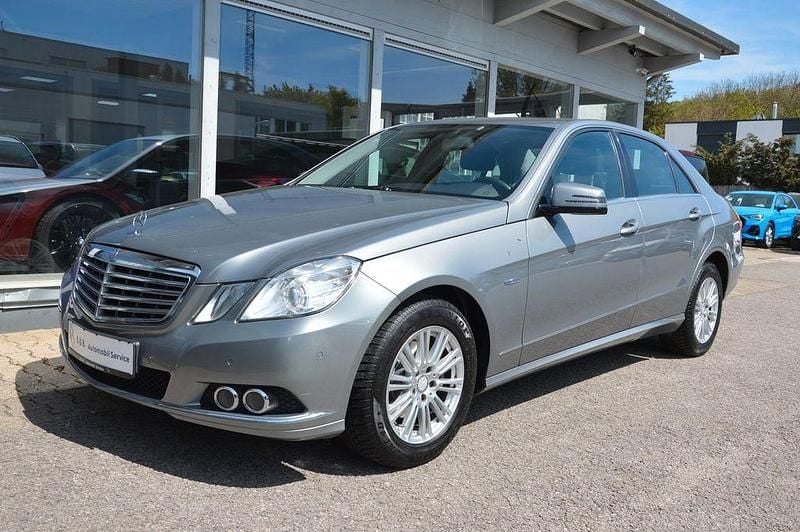 Gebraucht Mercedes E220 Elegance 170 PS (125 kW) 2010 Palladiumsilber Limousine