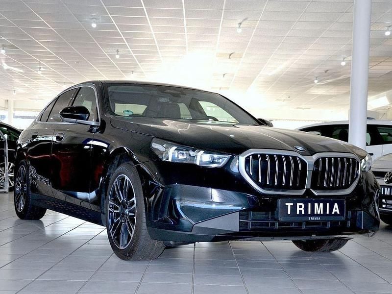 Gebraucht BMW 520 Performance 190 PS (139 kW) 2025 Black sapphire metallic Limousine