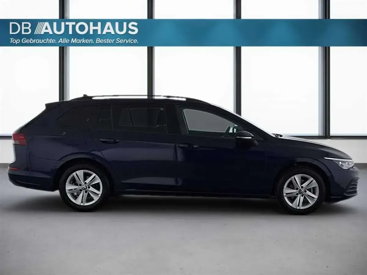 Gebraucht VW Golf VIII Life 150 PS (110 kW) 2024 Blau Kombi