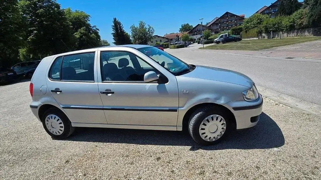 Gebraucht VW Polo 60 PS (44 kW) 2000 Silber Limousine
