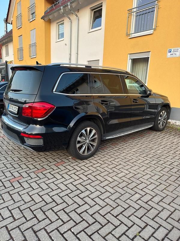 Schwarz Gebraucht 2016 Mercedes GL350 SUV | 31.999 € (Fairer Preis) - Bild 1/4