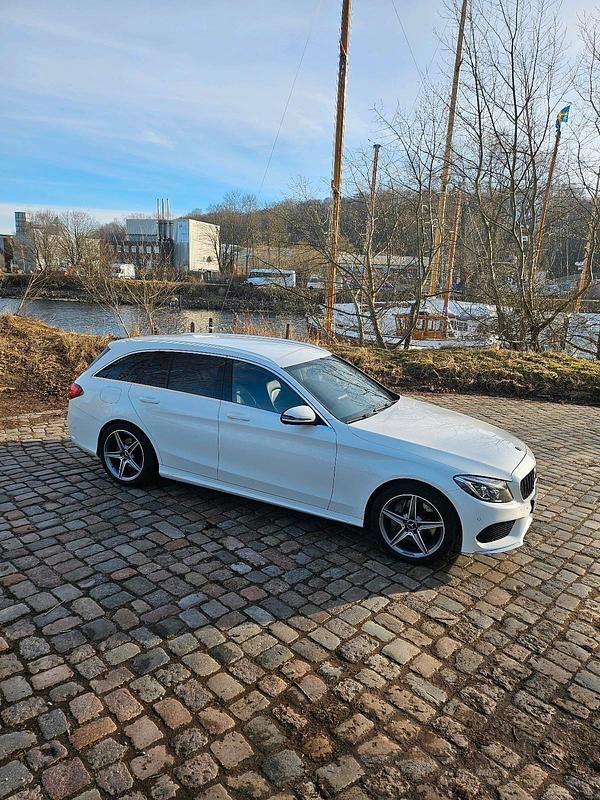 Weiß Gebraucht 2016 Mercedes C250 AMG Kombi | 16.999 € (Etwas zu teuer) - Bild 1/4