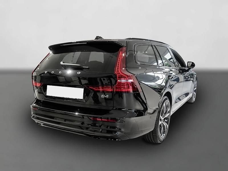 Gebraucht Volvo V60 Plus 197 PS (144 kW) 2024 Schwarz Kombi