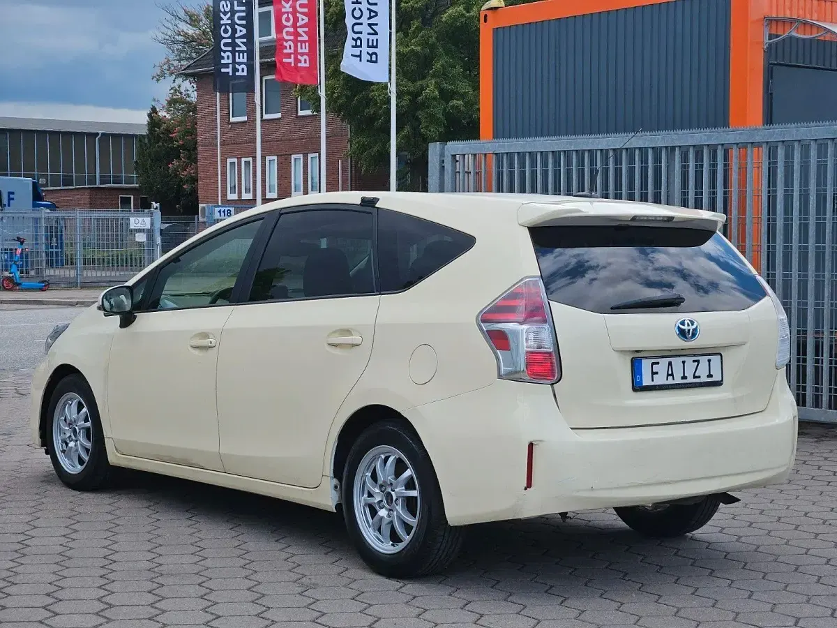Gebraucht Toyota Prius+ 99 PS (72 kW) 2016 Weiß Van / Kleinbus
