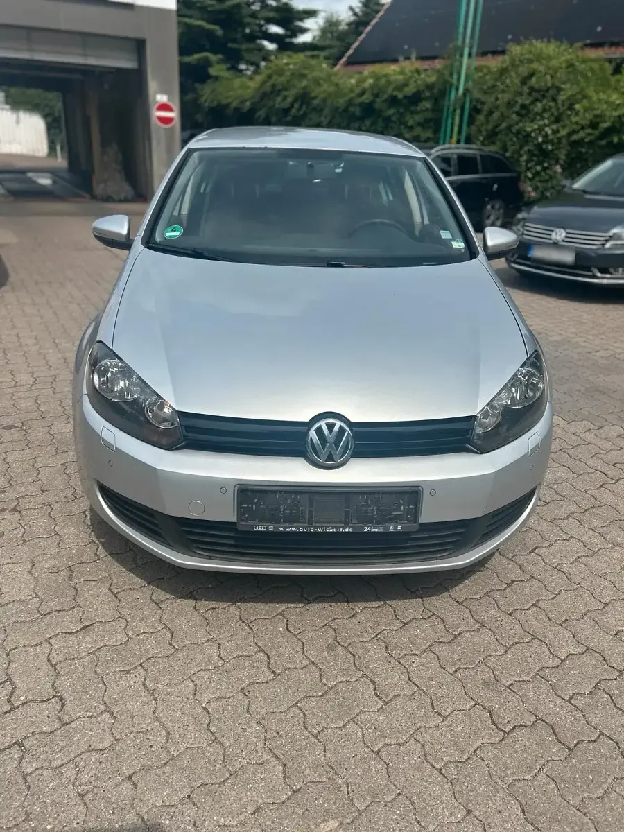 Gebraucht VW Golf VI 82 PS (60 kW) 2011 Silber Kleinwagen