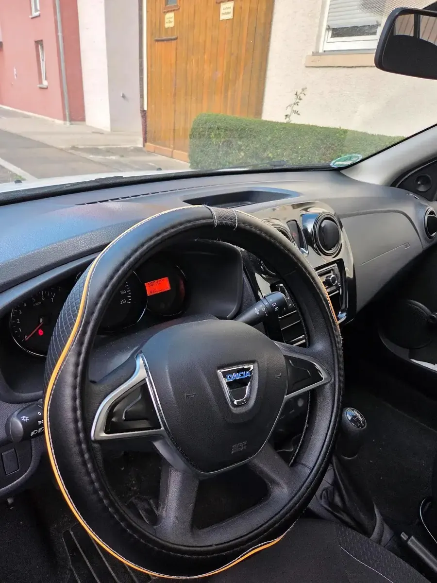 Gebraucht Dacia Sandero 73 PS (53 kW) 2018 Weiß Limousine