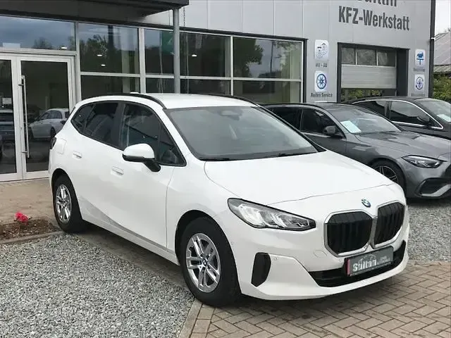Używany BMW 218 Active Tourer Performance 150 KM (110 kW) 2023 Biały Minivan