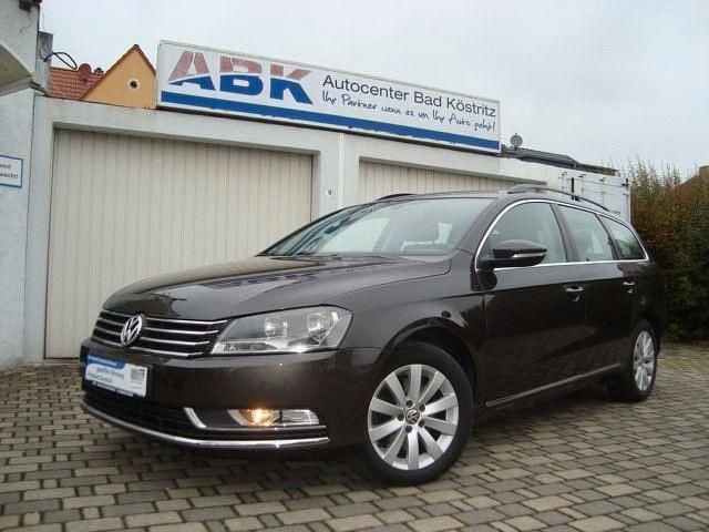 Braun Gebraucht 2013 VW Passat Kombi | 7.490 € (Guter Preis) - Bild 1/4
