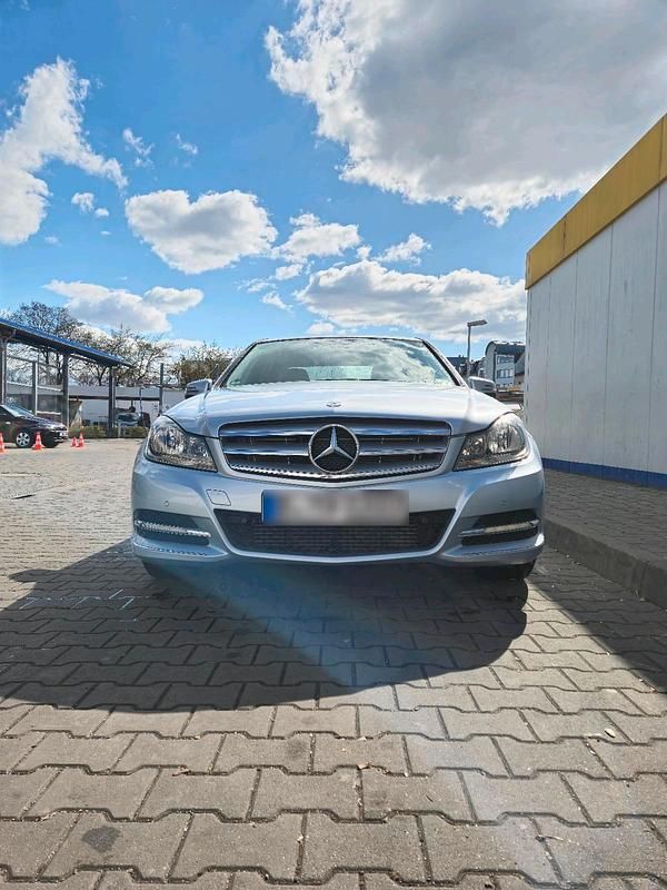 Gebraucht Mercedes C180 156 PS (114 kW) 2012 Andere farben Limousine