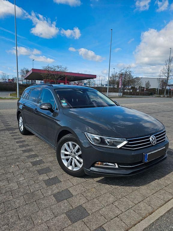 Gebraucht VW Passat Comfortline 150 PS (110 kW) 2017 Grau Kombi