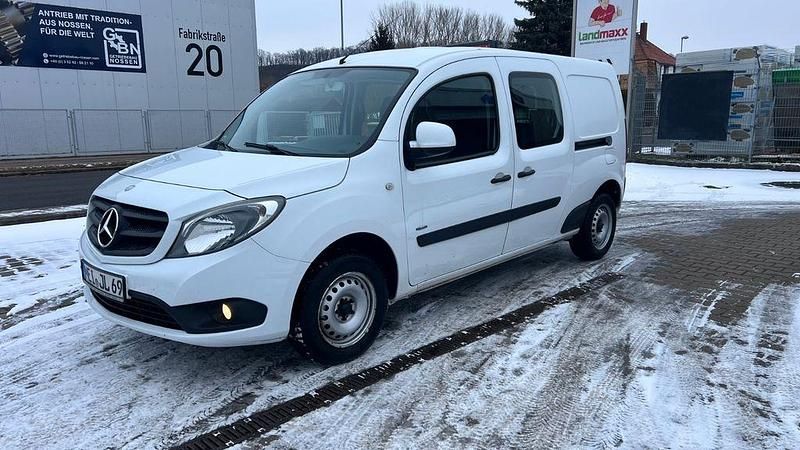 Weiß Gebraucht 2017 Mercedes Citan 111 Van / Kleinbus | 8.628 € (Etwas zu teuer) - Bild 1/4