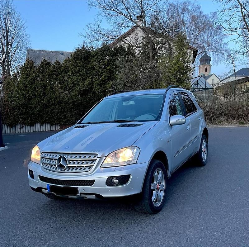 Gebraucht Mercedes ML320 224 PS (164 kW) 2007 Silber SUV