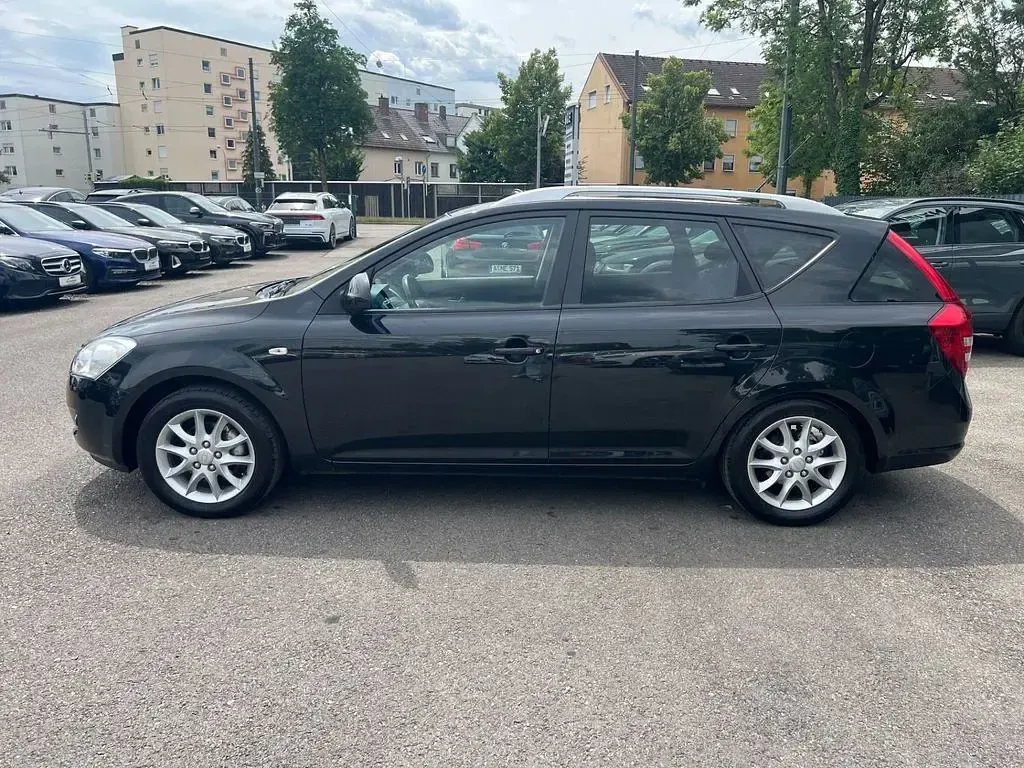 Gebraucht Kia Ceed Spirit 126 PS (92 kW) 2009 Schwarz Kleinwagen
