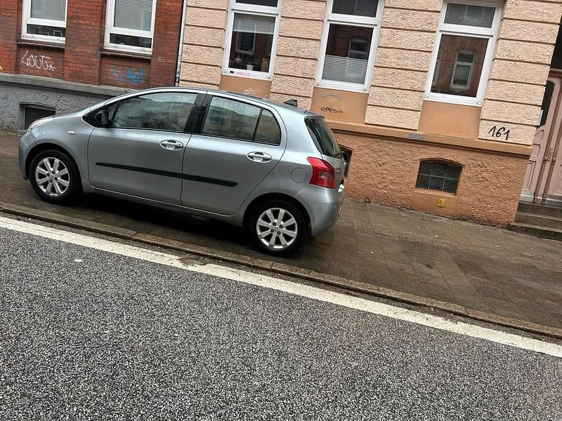 Gebraucht Toyota Yaris 69 PS (50 kW) 2008 Grau Kleinwagen