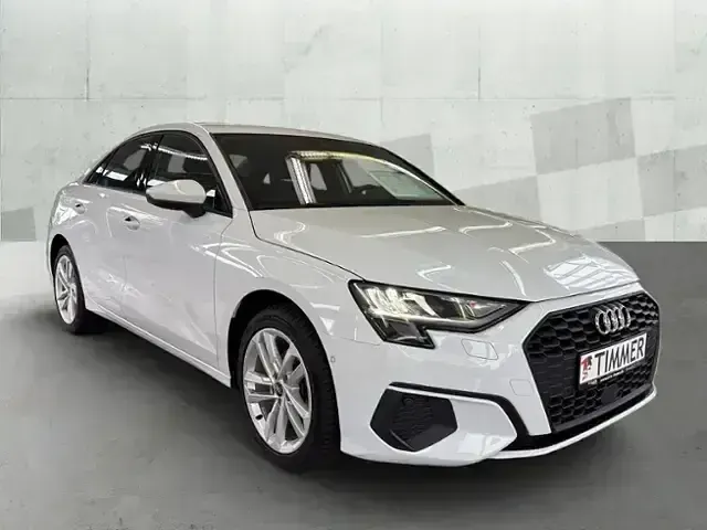 Gebraucht Audi A3 Ambiente 150 PS (110 kW) 2022 Andere Limousine