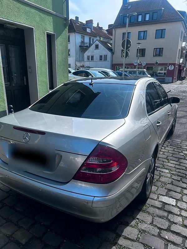 Second-hand Mercedes E240 2003 Gri Berlinǎ
