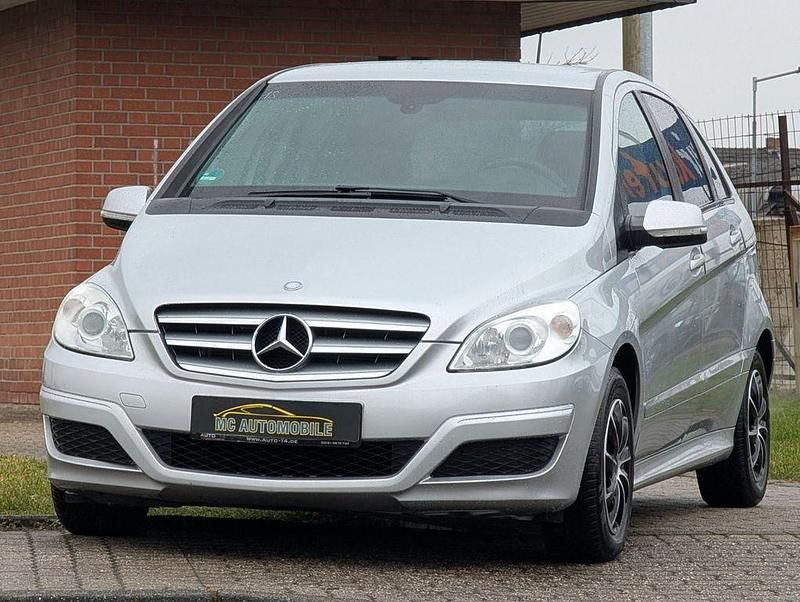 Gebraucht Mercedes B160 95 PS (69 kW) 2010 Silber Van / Kleinbus