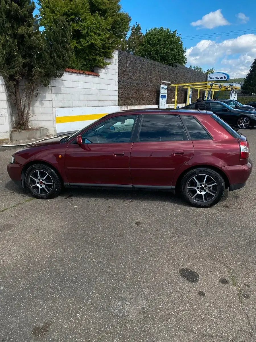 Second-hand Audi A3 101 CP (74 kW) 2000 Roșu Hatchback