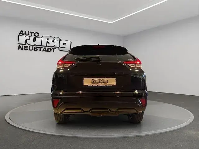 Używany Mitsubishi Eclipse Cross Plus 188 KM (138 kW) 2022 Czarny SUV