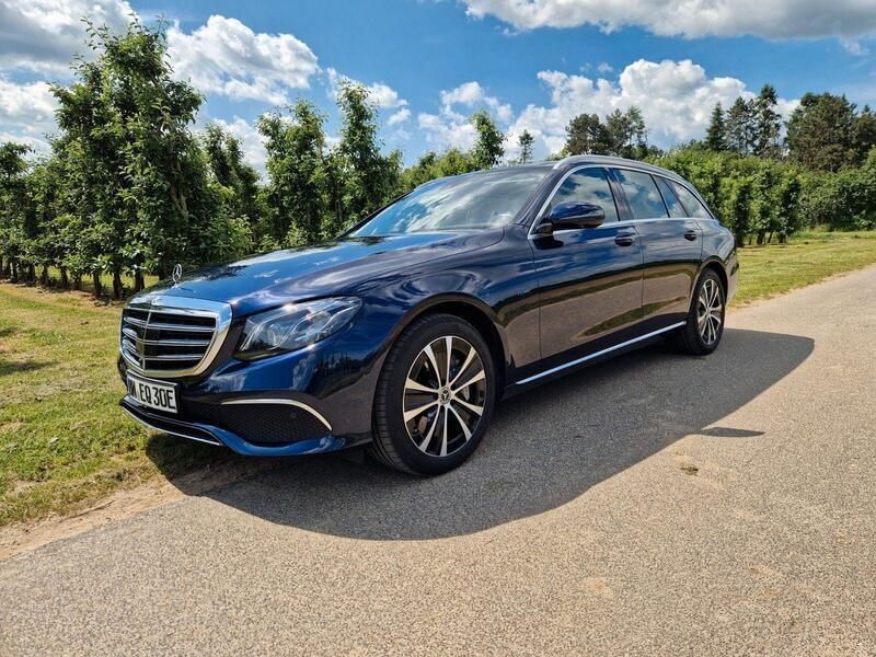 Blau Gebraucht 2019 Mercedes E300 Kombi | 29.900 € (Teuer) - Bild 1/4