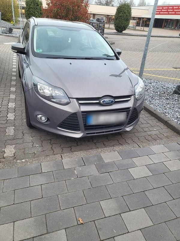 Usado Ford Focus 101 HP (74 kW) 2013 Roxo Carrinha