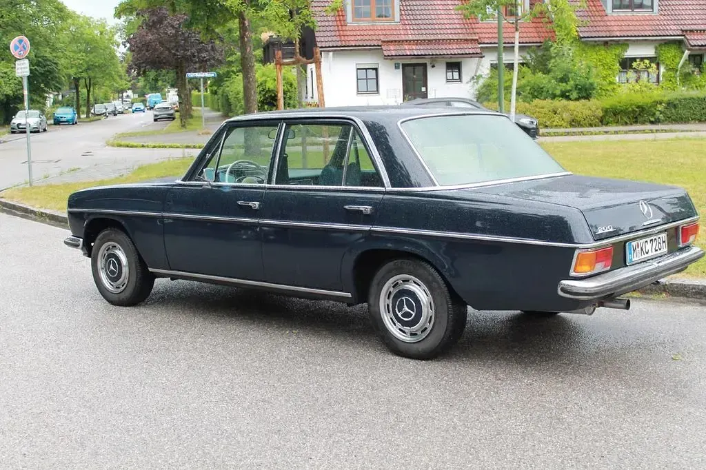 Gebraucht Mercedes 200/8 95 PS (69 kW) 1972 Blau Limousine