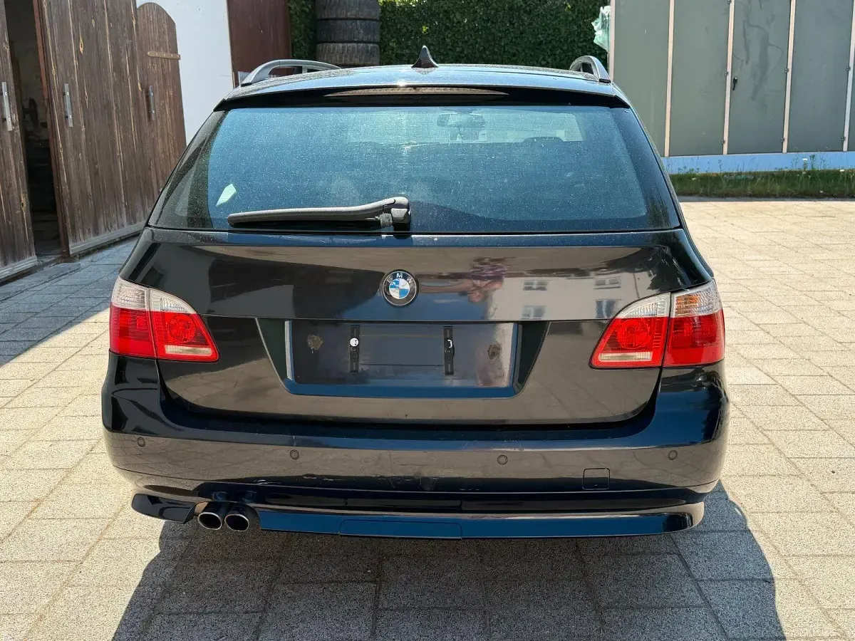 Gebraucht BMW 525 Basis 177 PS (130 kW) 2005 Schwarz Kombi