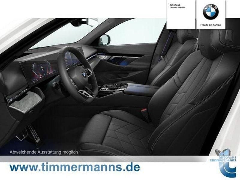 Gebraucht BMW 520 197 PS (144 kW) 2025 Mineralweiß (metallic) Kombi