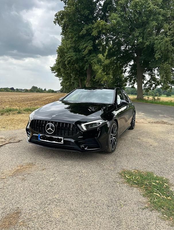 Schwarz Gebraucht 2020 Mercedes A35 AMG AMG Limousine | 37.499 € (Fairer Preis) - Bild 1/4