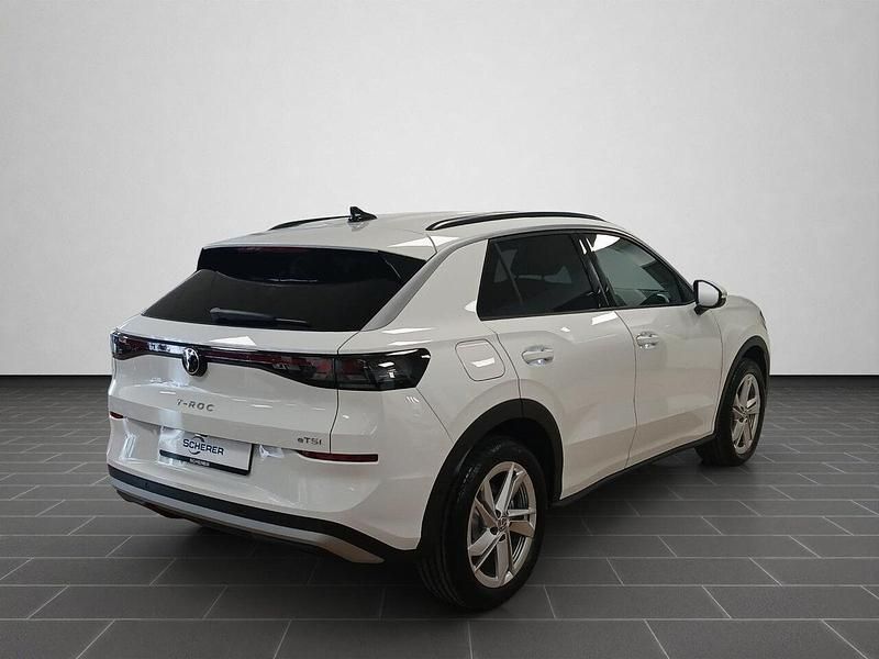 Second-hand VW T-Roc 150 CP (110 kW) 2026 Alb SUV