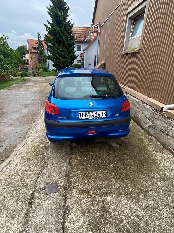 Blau Gebraucht 2004 Peugeot 206 Kleinwagen | 750 € (Guter Preis) - Bild 1/3
