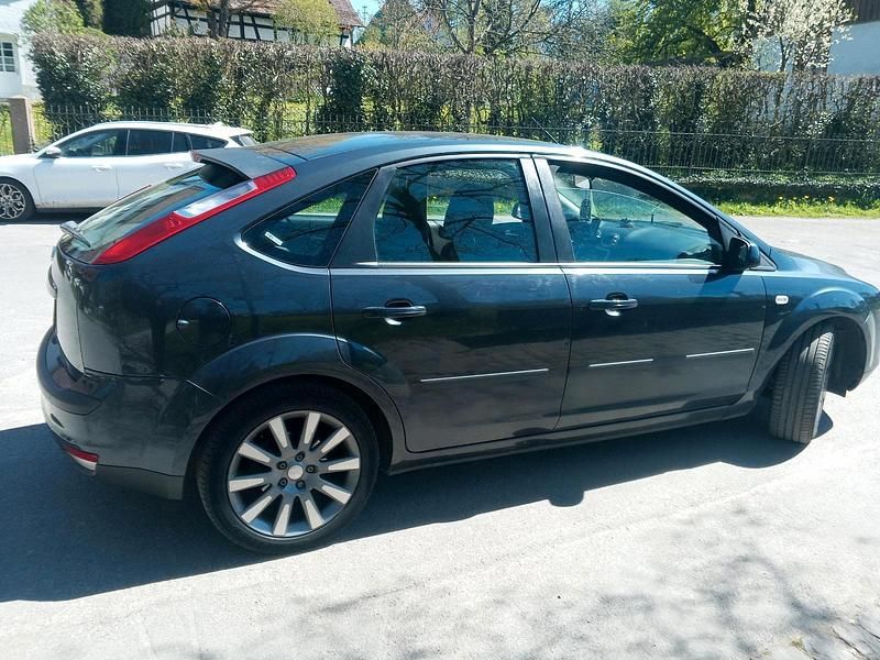 Usata Ford Focus 102 CV (75 kW) 2006 Argento Utilitaria
