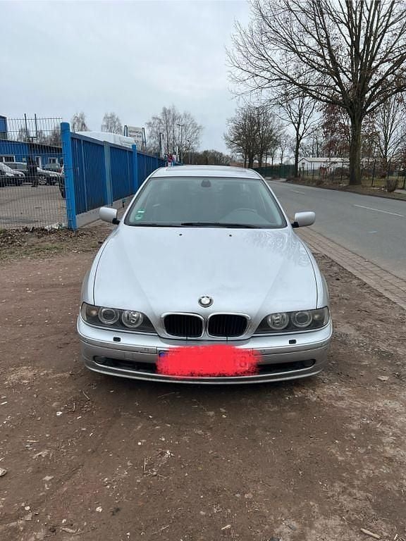 Silber Gebraucht 2002 BMW 525 Limousine | 3.200 € (Fairer Preis) - Bild 1/4