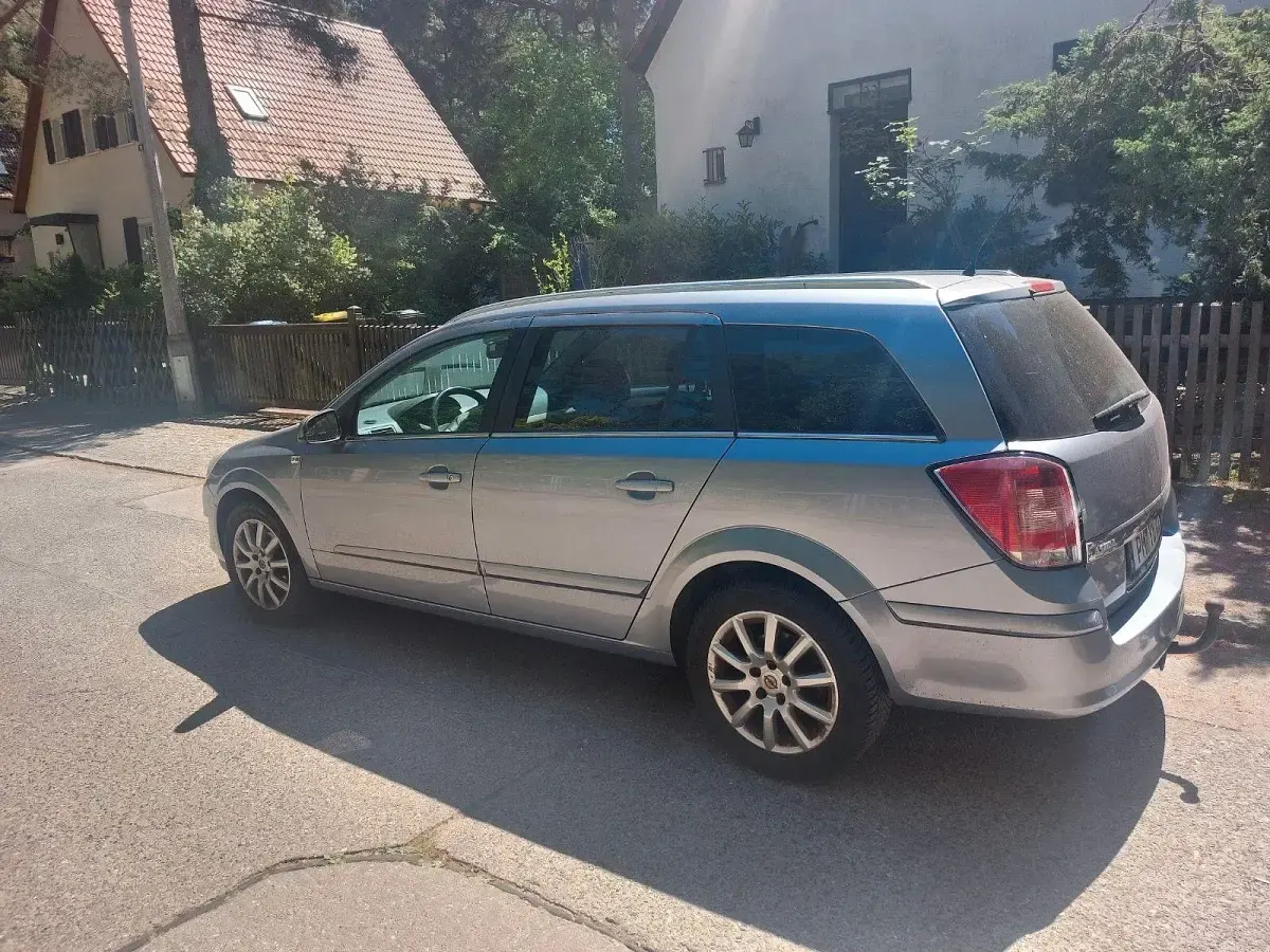 Gebraucht Opel Astra 116 PS (85 kW) 2008 Silber Kombi