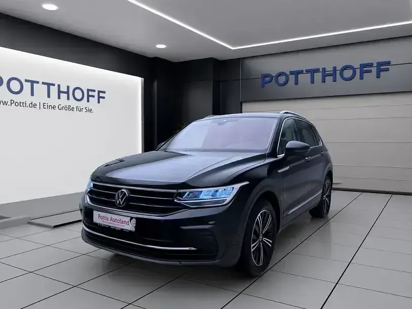Gebraucht VW Tiguan Life 150 PS (110 kW) 2023 Schwarz SUV