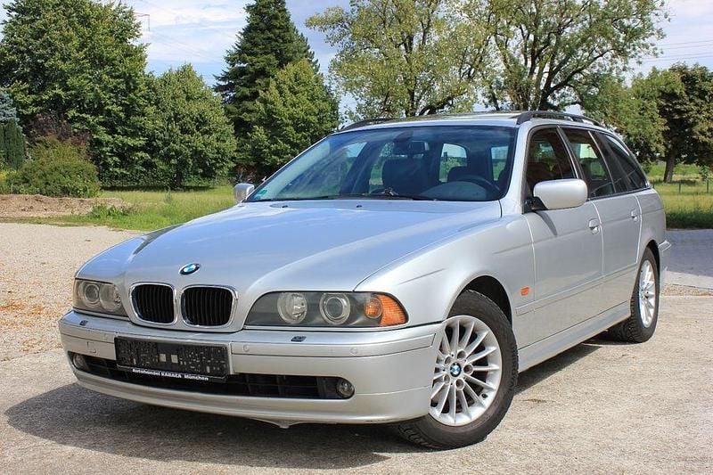 Silber Gebraucht 2004 BMW 525 Exclusive Kombi | 1.990 € - Bild 1/4