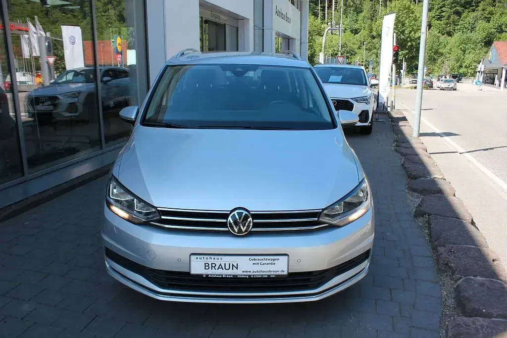 Gebraucht VW Touran Active 150 PS (110 kW) 2023 Silber Van / Kleinbus