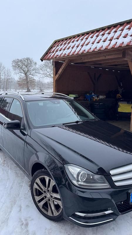 Schwarz Gebraucht 2013 Mercedes C220 Kombi | 4.500 € (Superpreis) - Bild 1/4