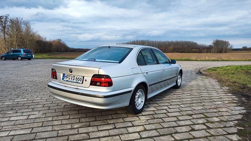 Gebraucht BMW 520 150 PS (110 kW) 1999 Silber Limousine