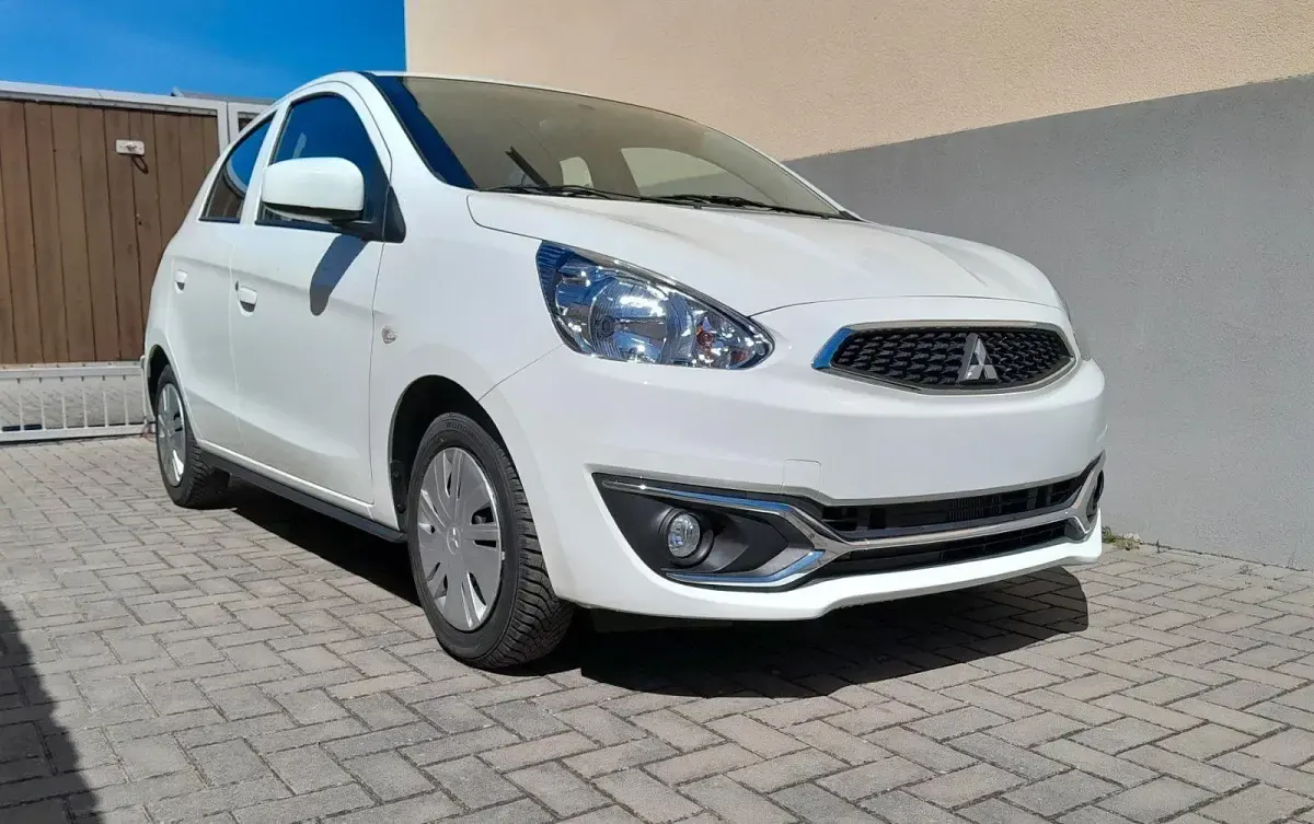 Gebraucht Mitsubishi Space Star Basis 71 PS (52 kW) 2018 Weiß Kleinwagen