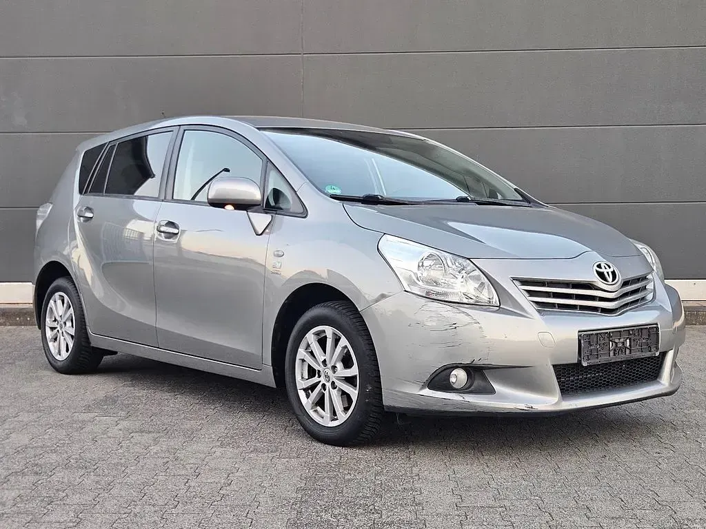 Gebraucht Toyota Verso Life 132 PS (97 kW) 2013 Grau Van / Kleinbus