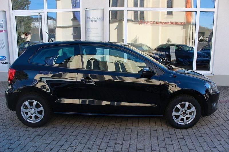 Gebraucht VW Polo Life 90 PS (66 kW) 2013 Schwarz Kleinwagen