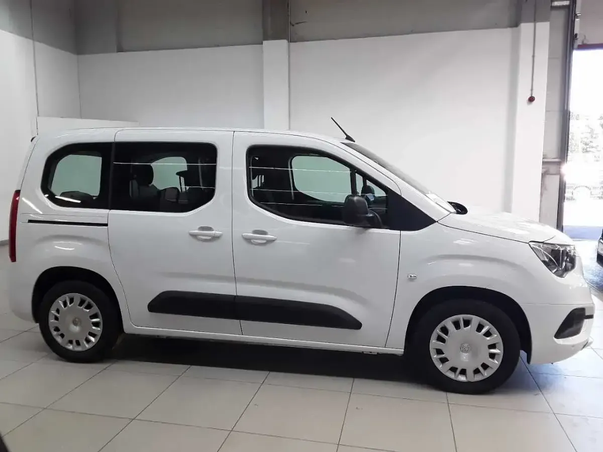 Gebraucht Opel Combo Life Edition 110 PS (80 kW) 2023 Jade weiß Van / Kleinbus