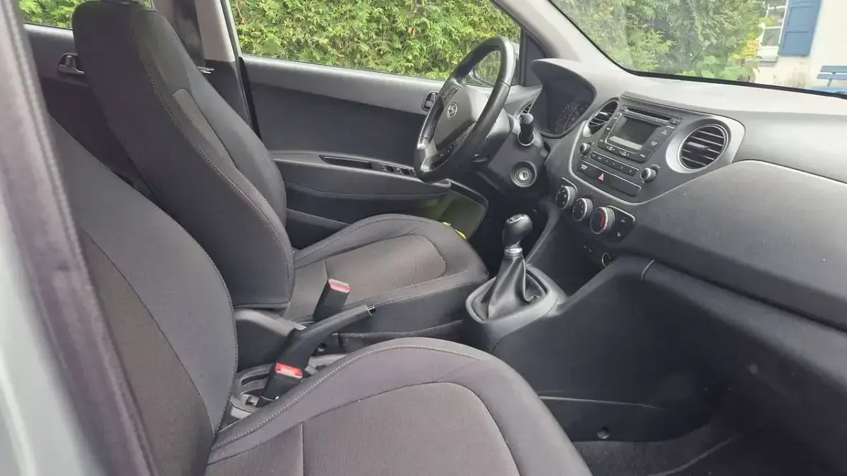 Gebraucht Hyundai i10 Blackline 67 PS (49 kW) 2016 Silber Kleinwagen