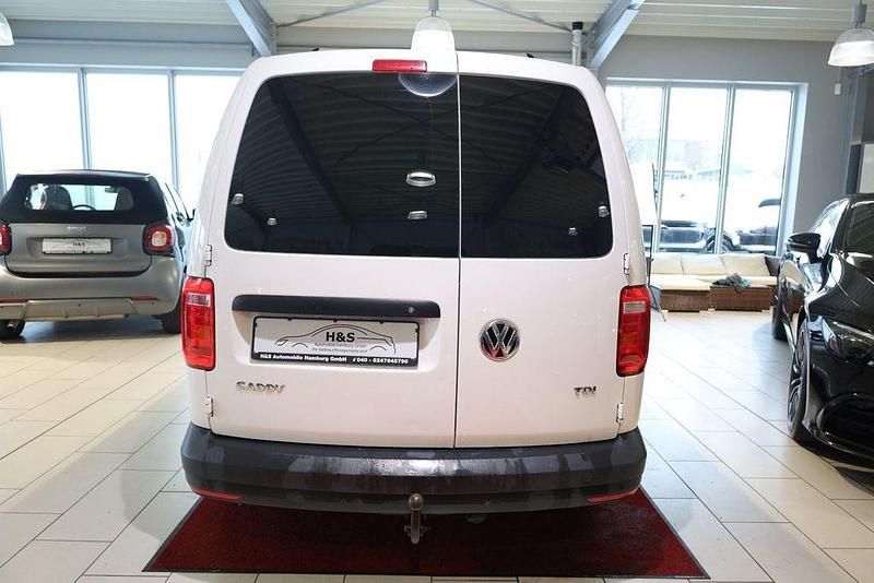 Używany VW Caddy Maxi 102 KM (75 kW) 2017 Biały Minivan