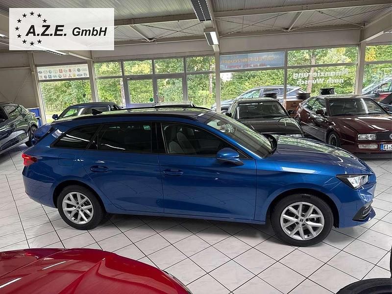 Neu Seat Leon Style 116 PS (85 kW) 2025 Sapphierblaumet. Kombi