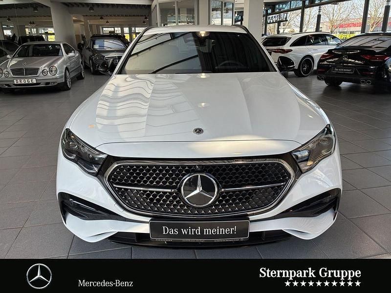 Gebraucht Mercedes E300 AMG 313 PS (230 kW) 2025 Weiß Limousine