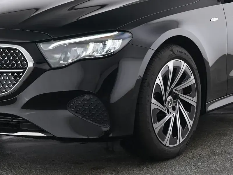 Gebraucht Mercedes E300 Avantgarde 313 PS (230 kW) 2025 Lack obsidianschwarz Limousine