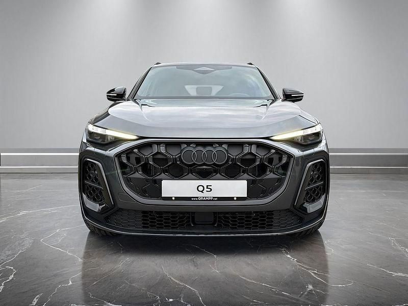 Neu Audi Q5 Ambiente 204 PS (150 kW) 2025 Grau SUV