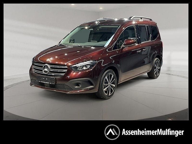 Sandgelb Gebraucht 2023 Mercedes 180 Progressive Limousine | 24.770 € (Guter Preis) - Bild 1/4